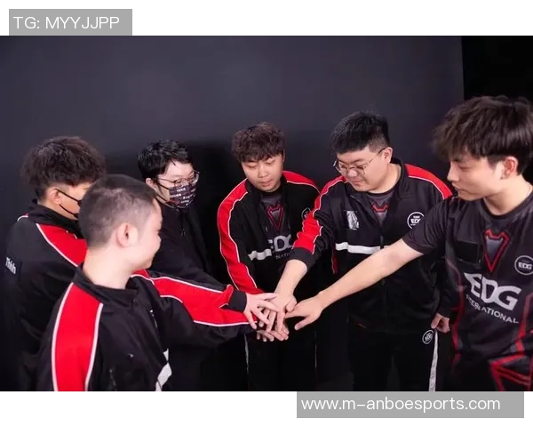 和平精英热点分析EDG战队在S15电竞赛事中的包夹战术与表现